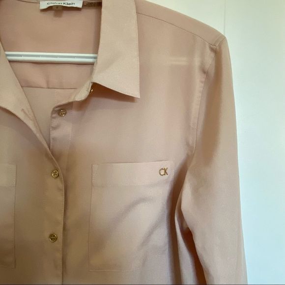 Calvin Klein CK logo loose fit mauve button front blouse size Medium EUC - Picture 2 of 7